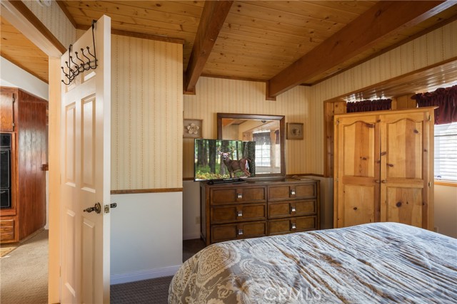 301 Downey Drive, Big Bear City CA: https://media.crmls.org/medias/8215016c-e7bf-43ef-b8db-eb0967ea6ffa.jpg