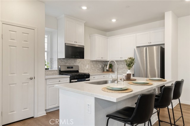 Detail Gallery Image 7 of 31 For 4229 E Carmel Privado, Ontario,  CA 91761 - 3 Beds | 2/1 Baths