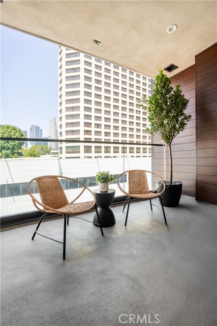 118 Astronaut Ellison S Onizuka Street, Los Angeles CA: https://media.crmls.org/medias/82160e3b-4bd2-43ea-80e9-cefc65198c46.jpg