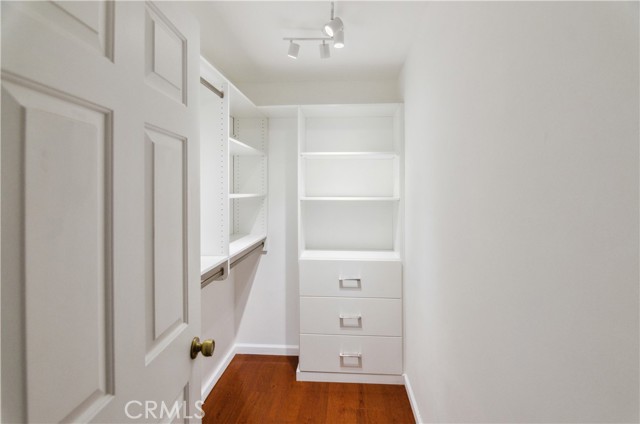 Detail Gallery Image 11 of 14 For 8710 Independence Ave #301,  Canoga Park,  CA 91304 - 2 Beds | 2 Baths