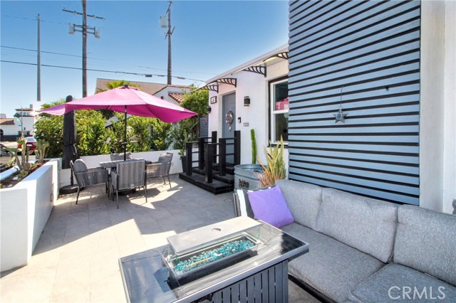 207 Santa Ana Avenue, Long Beach CA: https://media.crmls.org/medias/82164371-9694-41d0-b8dc-41a199f8b7e0.jpg