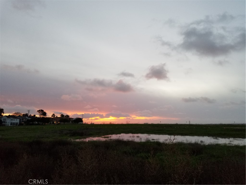 https://media.crmls.org/medias/82174659-960e-4567-ab49-a51155a314d1.jpg?preset=X-Large