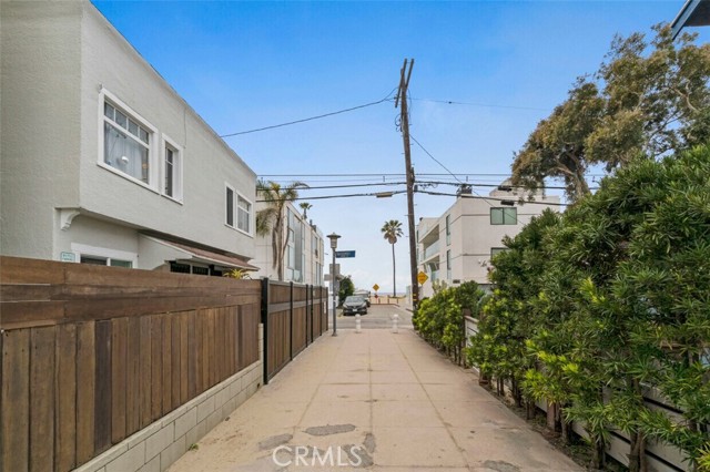 12 1/2 25th Place, Venice CA: https://media.crmls.org/medias/8218fb02-9b23-4801-81c3-75462a48b381.jpg
