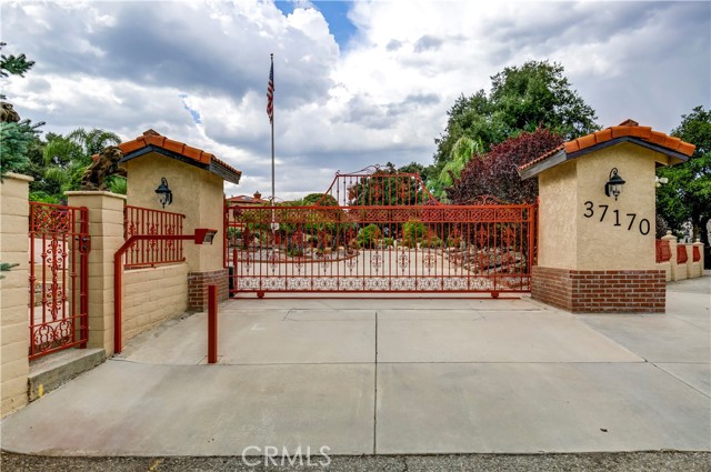 37170 Wildwood View Drive, Yucaipa, California 92399, 5 Bedrooms Bedrooms, ,5 BathroomsBathrooms,Residential,For Sale,37170 Wildwood View Drive,CREV23214451