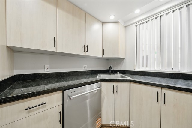 Detail Gallery Image 27 of 35 For 7826 Topanga Canyon Bld #218,  Canoga Park,  CA 91304 - 2 Beds | 2 Baths