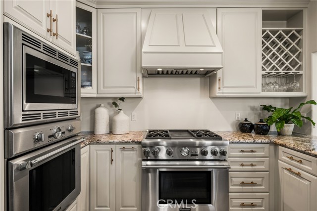 Detail Gallery Image 8 of 40 For 604 1/2 Marigold Ave #B,  Corona Del Mar,  CA 92625 - 3 Beds | 3 Baths