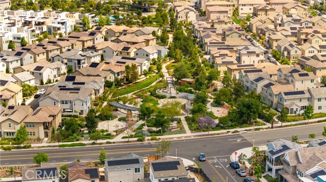129 Great Park Blvd, Irvine CA: https://media.crmls.org/medias/821a0613-e7c4-4144-8714-7a0174200fe1.jpg