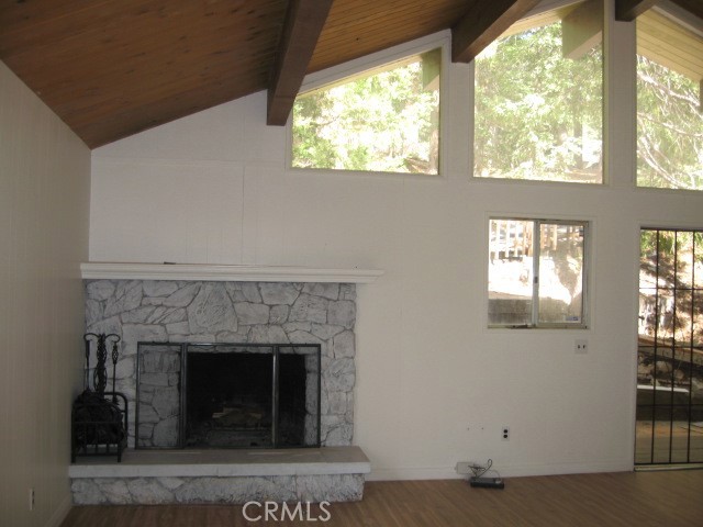 Detail Gallery Image 3 of 9 For 2756 Circle Dr, Running Springs,  CA 92382 - 2 Beds | 1/1 Baths