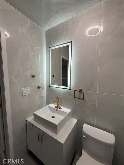 Detail Gallery Image 3 of 12 For 18645 Hatteras #105,  Tarzana,  CA 91356 - 1 Beds | 1 Baths