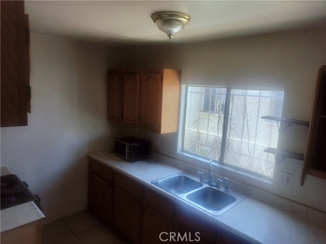 Detail Gallery Image 6 of 26 For 430 W 64th St, Los Angeles,  CA 90003 - 3 Beds | 2 Baths