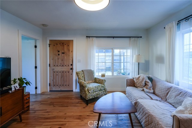 Image 40 of 71 For 1361 Armadale Avenue