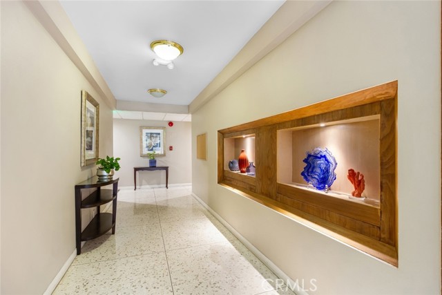 Detail Gallery Image 4 of 20 For 395 S Oakland Ave #101,  Pasadena,  CA 91101 - 3 Beds | 2 Baths