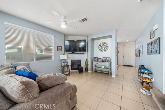 Detail Gallery Image 7 of 46 For 3681 Bilberry, San Bernardino,  CA 92407 - 4 Beds | 3 Baths