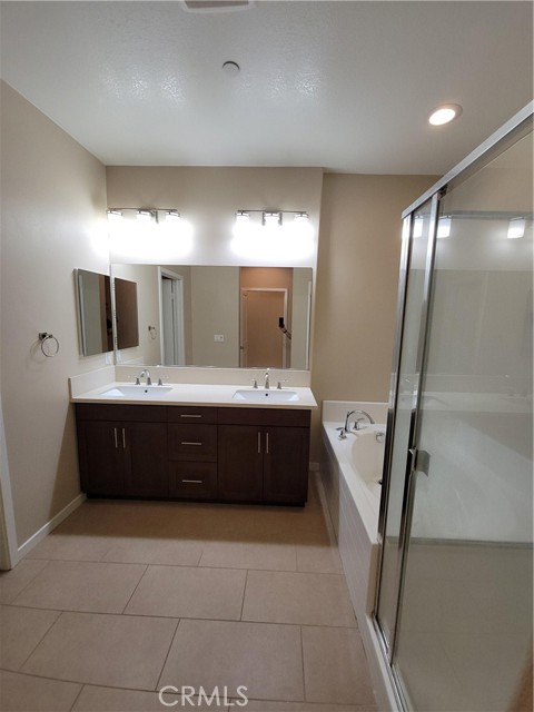 Detail Gallery Image 20 of 26 For 1568 W Artesia Square #E,  Gardena,  CA 90248 - 2 Beds | 2/1 Baths