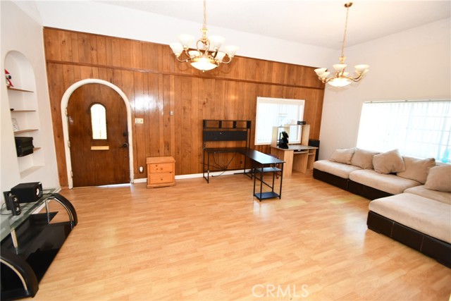 Detail Gallery Image 7 of 22 For 14103 Fonthill Ave a,  Hawthorne,  CA 90250 - 6 Beds | 3 Baths