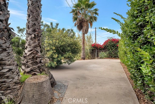 2052 N Alvarado N Street, Los Angeles CA: https://media.crmls.org/medias/821cc507-fff0-4a93-86c0-79a0e40d9d88.jpg