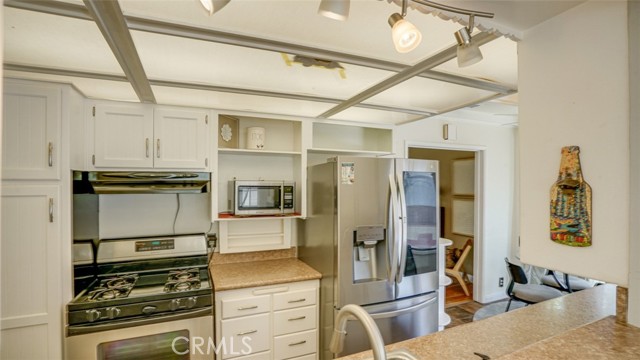 525 N Mariposa Street, Burbank CA: https://media.crmls.org/medias/821df4f0-daf9-4aec-bbb3-d669b9e1ff17.jpg
