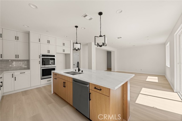 5978 Copperfield Avenue, Riverside CA: https://media.crmls.org/medias/821ef217-7479-4667-985c-c024485242e5.jpg