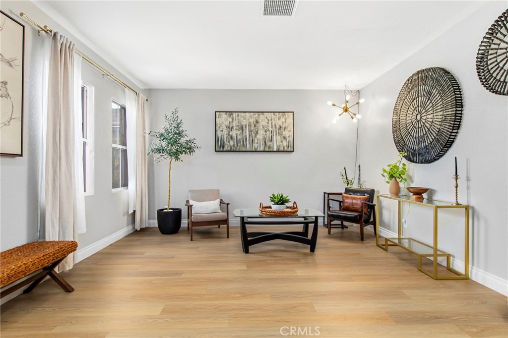 https://media.crmls.org/medias/821f9d80-2977-4855-849f-88153154f782.jpg?preset=X-Large