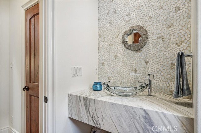 1619 Artesia Boulevard, Manhattan Beach, California 90266, 3 Bedrooms Bedrooms, ,2 BathroomsBathrooms,Residential,Sold,Artesia,SB24123210