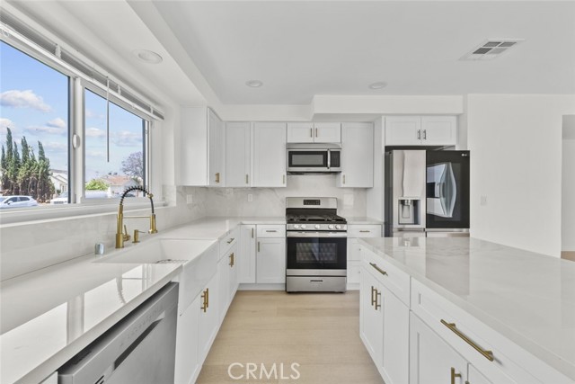 7750 Eton Avenue, Canoga Park CA: https://media.crmls.org/medias/8222c846-1345-4a76-baa4-cf973f2cbf8c.jpg