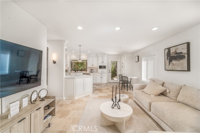 Detail Gallery Image 11 of 36 For 7278 Woodvale Ct, West Hills,  CA 91307 - 3 Beds | 3 Baths