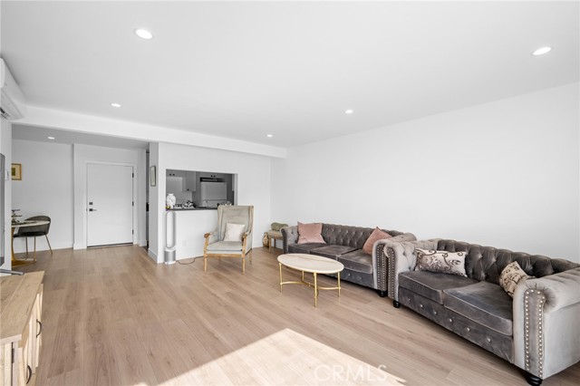 Detail Gallery Image 5 of 22 For 5460 White Oak #G324,  Encino,  CA 91316 - 1 Beds | 1 Baths