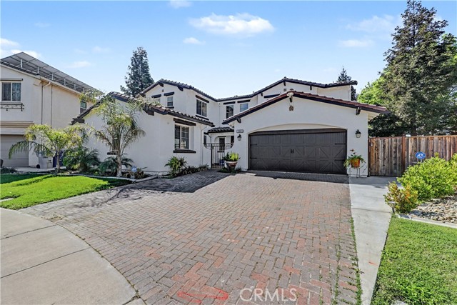 Detail Gallery Image 2 of 54 For 2001 Sola Ct, Atwater,  CA 95301 - 5 Beds | 3/1 Baths