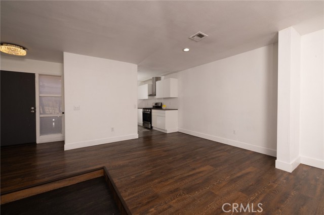 5760 Falling Leaf Lane, Jurupa Valley CA: https://media.crmls.org/medias/822433d4-5560-4ba3-9812-a77b2d027b4c.jpg