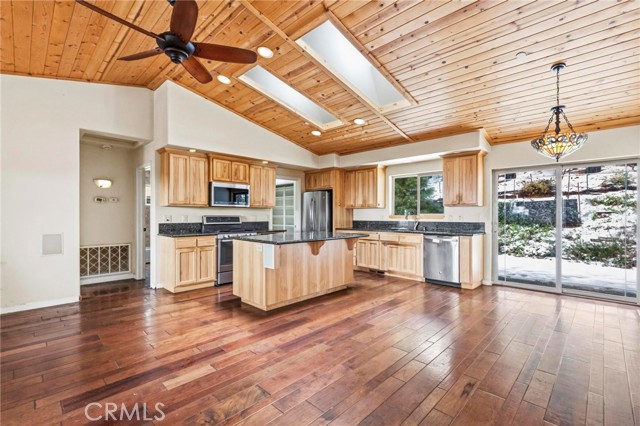 Detail Gallery Image 12 of 40 For 25 Angela Ct, Oroville,  CA 95966 - 3 Beds | 3 Baths