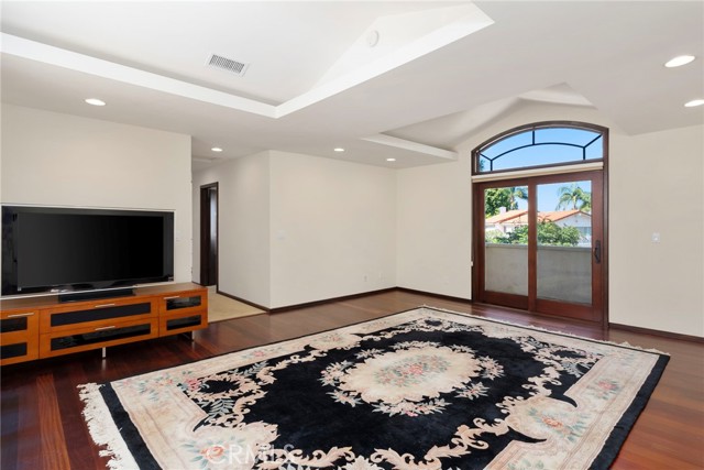 Detail Gallery Image 20 of 32 For 6270 E Bridle Cir, Long Beach,  CA 90815 - 5 Beds | 3/1 Baths