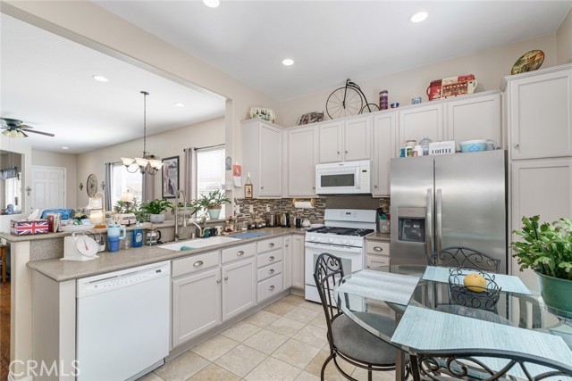 Detail Gallery Image 9 of 42 For 19493 Tor Hill, Apple Valley,  CA 92308 - 2 Beds | 2 Baths