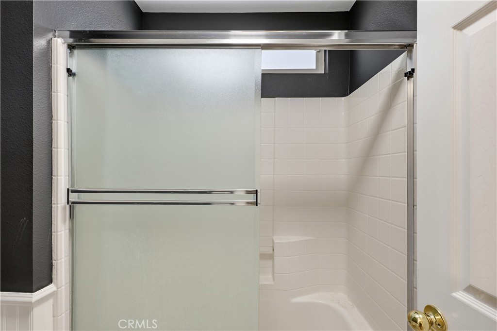 https://media.crmls.org/medias/8225a3ec-c6c9-4cd4-9d18-d84571c53941.jpg?preset=X-Large