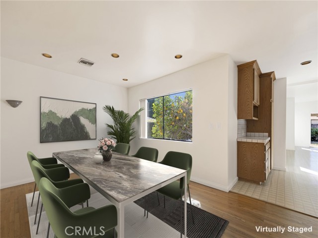 Detail Gallery Image 13 of 55 For 345 S Beachwood Dr, Burbank,  CA 91506 - 5 Beds | 3 Baths