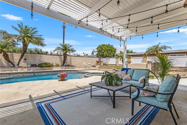 Detail Gallery Image 18 of 22 For 9121 Madeline Dr, Huntington Beach,  CA 92646 - 4 Beds | 2/1 Baths