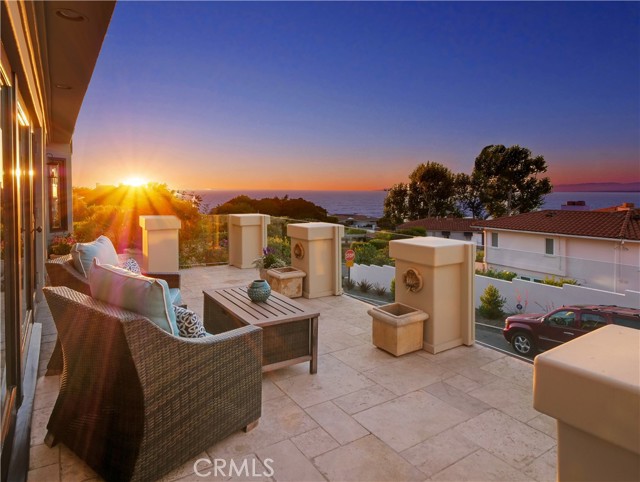 584 Via Almar, Palos Verdes Estates, California 90274, 3 Bedrooms Bedrooms, ,5 BathroomsBathrooms,Residential,Sold,Via Almar,PV21199085