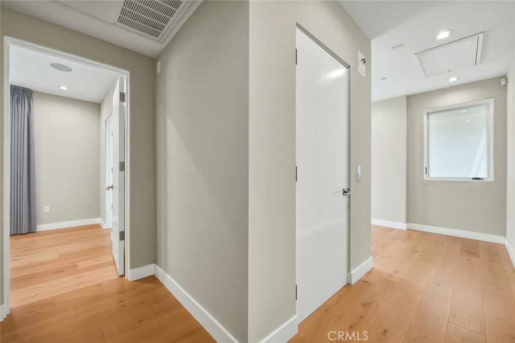https://media.crmls.org/medias/8228b442-2d3b-4ae8-8abf-a9bb86dd60e8.jpg?preset=X-Large
