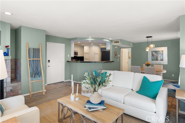 1425 E 2nd Street, Long Beach CA: https://media.crmls.org/medias/8229427f-7556-45f1-944c-dcd631cd2054.jpg