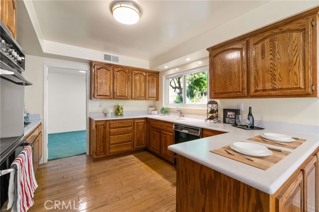 Detail Gallery Image 20 of 32 For 17060 Escalon Dr, Encino,  CA 91436 - 3 Beds | 2/1 Baths