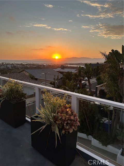 Detail Gallery Image 9 of 12 For 8144 Zitola, Playa Del Rey,  CA 90293 - 4 Beds | 4 Baths