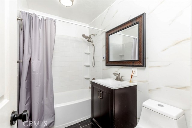 Detail Gallery Image 20 of 34 For 11107 Arminta St #2,  Sun Valley,  CA 91352 - 2 Beds | 2 Baths