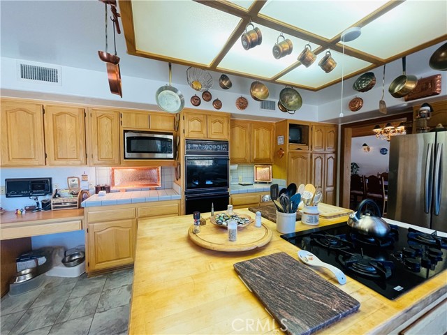 10500 Steinhoff Road, Frazier Park CA: https://media.crmls.org/medias/822c0785-7032-4878-a12d-376b352e1d73.jpg