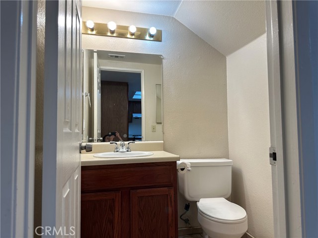 Detail Gallery Image 10 of 16 For 886 S Dudley St #L,  Pomona,  CA 91766 - 2 Beds | 1/1 Baths