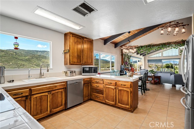 Detail Gallery Image 16 of 54 For 5605 Elizabeth Lake Rd, Leona Valley,  CA 93551 - 4 Beds | 3 Baths