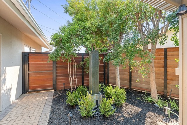 1056 Madison Place, Laguna Beach CA: https://media.crmls.org/medias/822cd1b0-cb8f-40fd-8229-686fcf3caf09.jpg