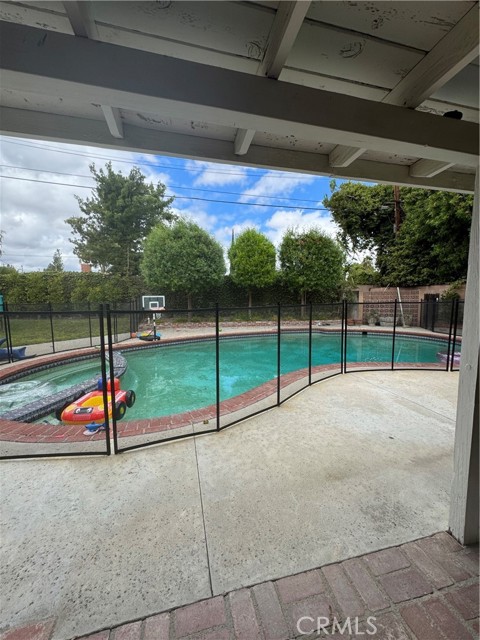 Detail Gallery Image 19 of 20 For 5341 Dubois Ave, Woodland Hills,  CA 91367 - 4 Beds | 2/1 Baths