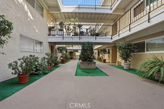 Detail Gallery Image 5 of 16 For 3499 Bahia Blanca #B1,  Laguna Woods,  CA 92637 - 2 Beds | 2 Baths