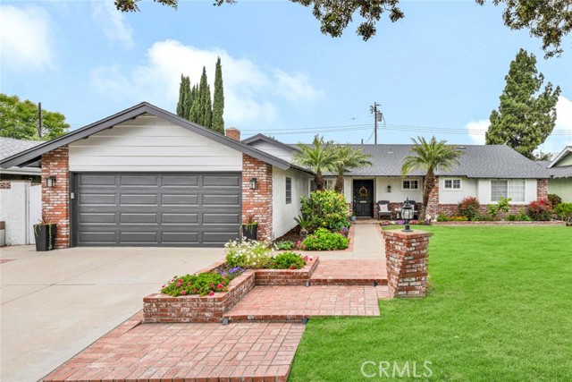 Detail Gallery Image 1 of 22 For 2744 N Ashwood St, Orange,  CA 92865 - 3 Beds | 2 Baths