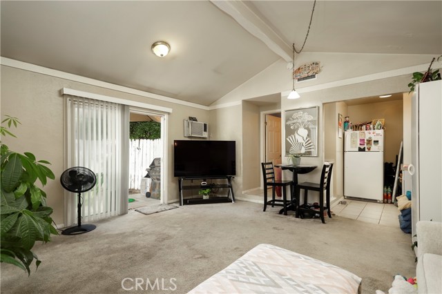 Detail Gallery Image 16 of 44 For 19314 Valerio St, Reseda,  CA 91335 - 6 Beds | 4/1 Baths