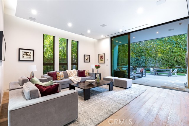 Detail Gallery Image 11 of 49 For 4175 Greenbush Ave, Sherman Oaks,  CA 91423 - 5 Beds | 6 Baths